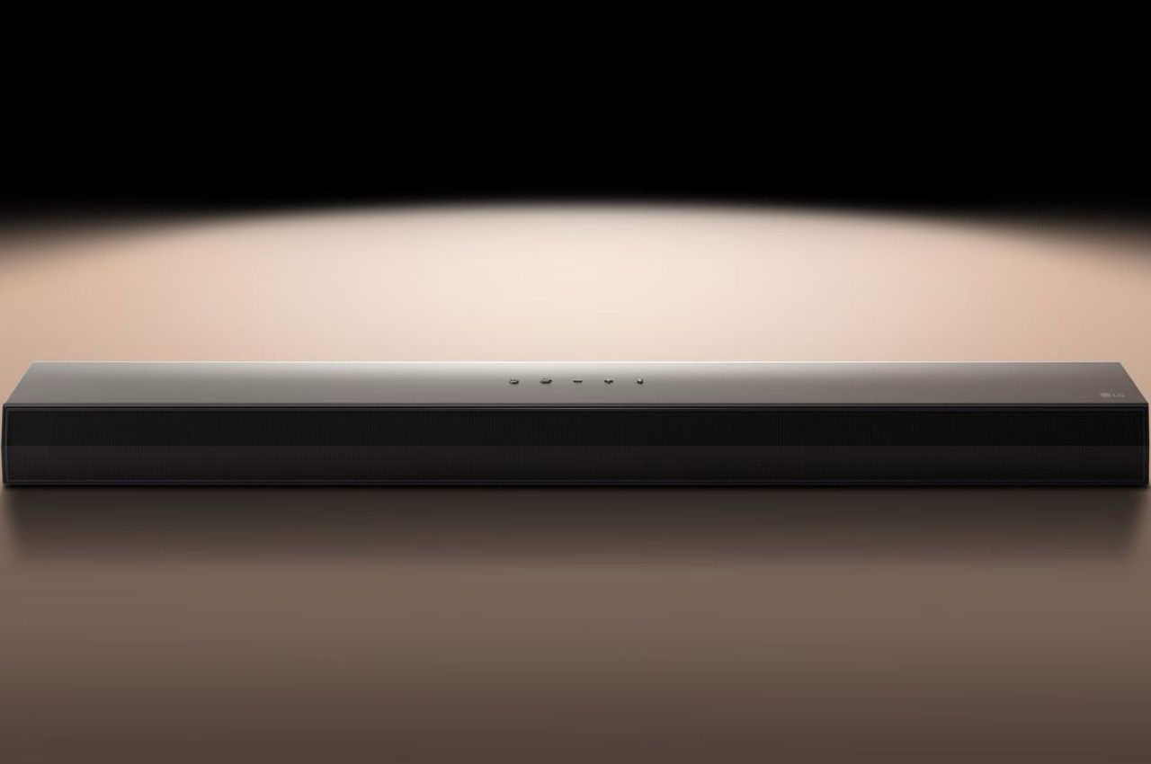 מקרן קול LG S65QR - שדרג את חוויית הצפייה שלך עם סאונד היקפי עוצמתי מקרן הקול LG S65QR מעניק לך חוויית סאונד קולנועית בבית עם 5.1.2 ערוצים, Dolby Atmos וסאב וופר אלחוטי. העיצוב האלגנטי משתלב בצורה מושלמת עם הטלוויזיה שלך, בעוד שטכנולוגיות AI Sound Pro וכיול אוטומטי לחדר מבטיחות צליל אופטימלי בכל חלל. תיהנו מסאונד תלת-ממדי עוצמתי, אידיאלי לסרטים, מוזיקה ומשחקים.