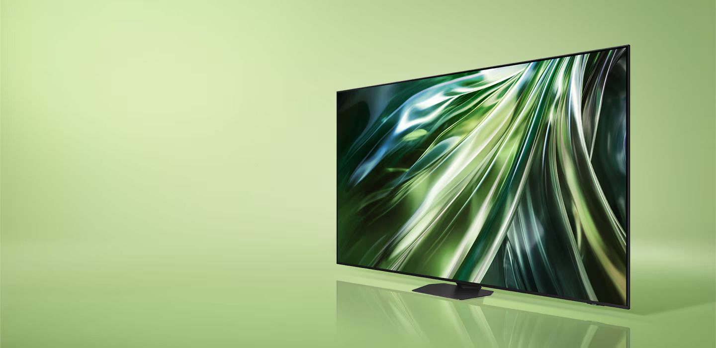 טלוויזיית Neo QLED 4K סמסונג QE50QN90D: תמונה עוצרת נשימה, סאונד מרהיב ותכונות חכמות מתקדמות חווית צפייה יוצאת דופן מחכה לכם עם טלוויזיית Neo QLED 4K סמסונג QE50QN90D. טכנולוגיית Quantum Matrix מתקדמת ומעבד NQ4 AI Gen2 מספקים תמונה מדהימה עם צבעים עשירים, שחורים עמוקים ופרטים מרהיבים בכל זווית. Dolby Atmos ו-Q-Symphony מעניקים לכם חווית סאונד סראונד עוצרת נשימה שתסחוף אתכם לתוך התמונה. תכונות חכמות מתקדמות כמו Smart Hub, Multi View ו-Samsung Knox Security הופכות את הטלוויזיה הזו למרכז הבידור החכם שלכם.