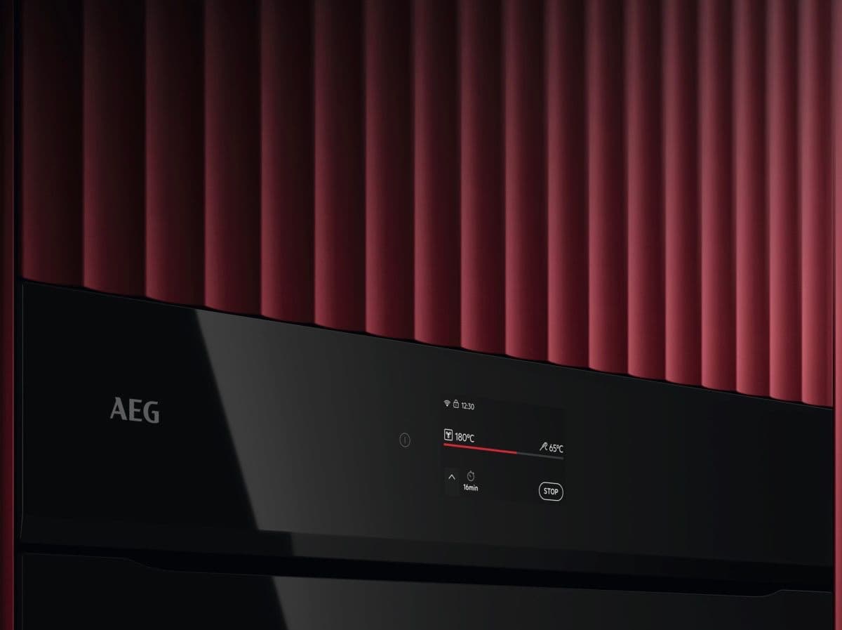AEG ABE75722B - תנור בנוי פירוליטי רב־תכליתי 60 ס"מ שחור מבריק מסדרת 7000 | יבואן רשמי