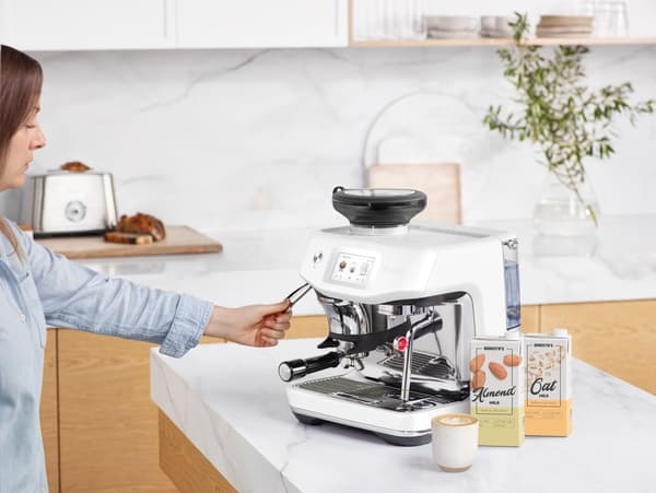 מכונת קפה חכמה אספרסו & Cold Brew Breville Barista Touch™ Impress BES881SST/A | PID | דחיסה אוטומטית | יבואן רשמי