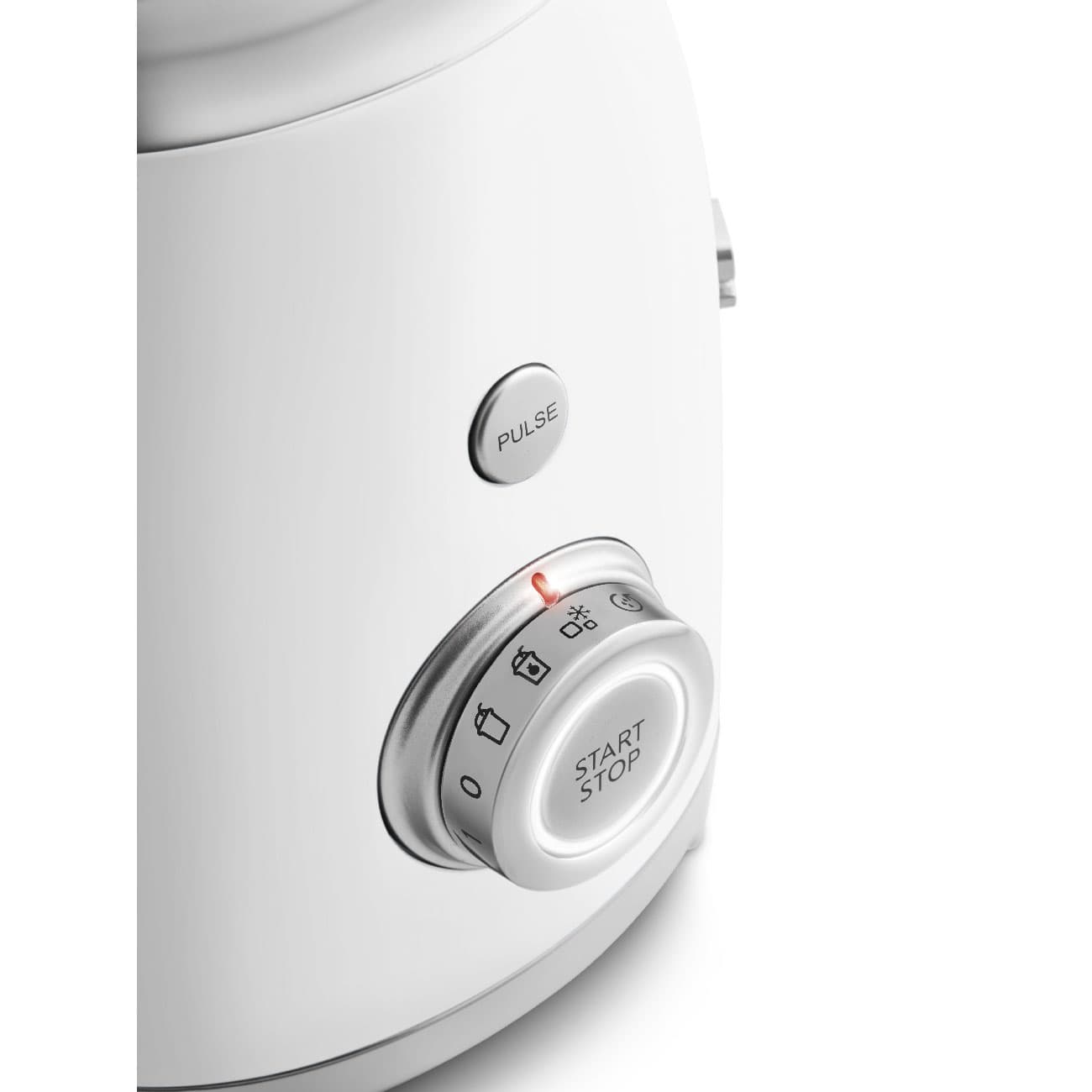 SMEG BLF03WHEU – בלנדר רטרו 800W עם קנקן Tritan בנפח 1.5 ל' סמג בצבע לבן