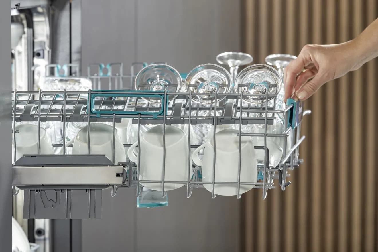 Hisense HV642E61 – מדיח כלים אינטגרלי הייסנס בקיבולת 13 מערכות כלים | יבואן רשמי
