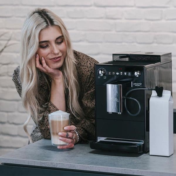 Melitta Latticia OT Black - מכונת קפה אוטומטית יוקרתית עם מקציף חלב בלחיצה אחת
