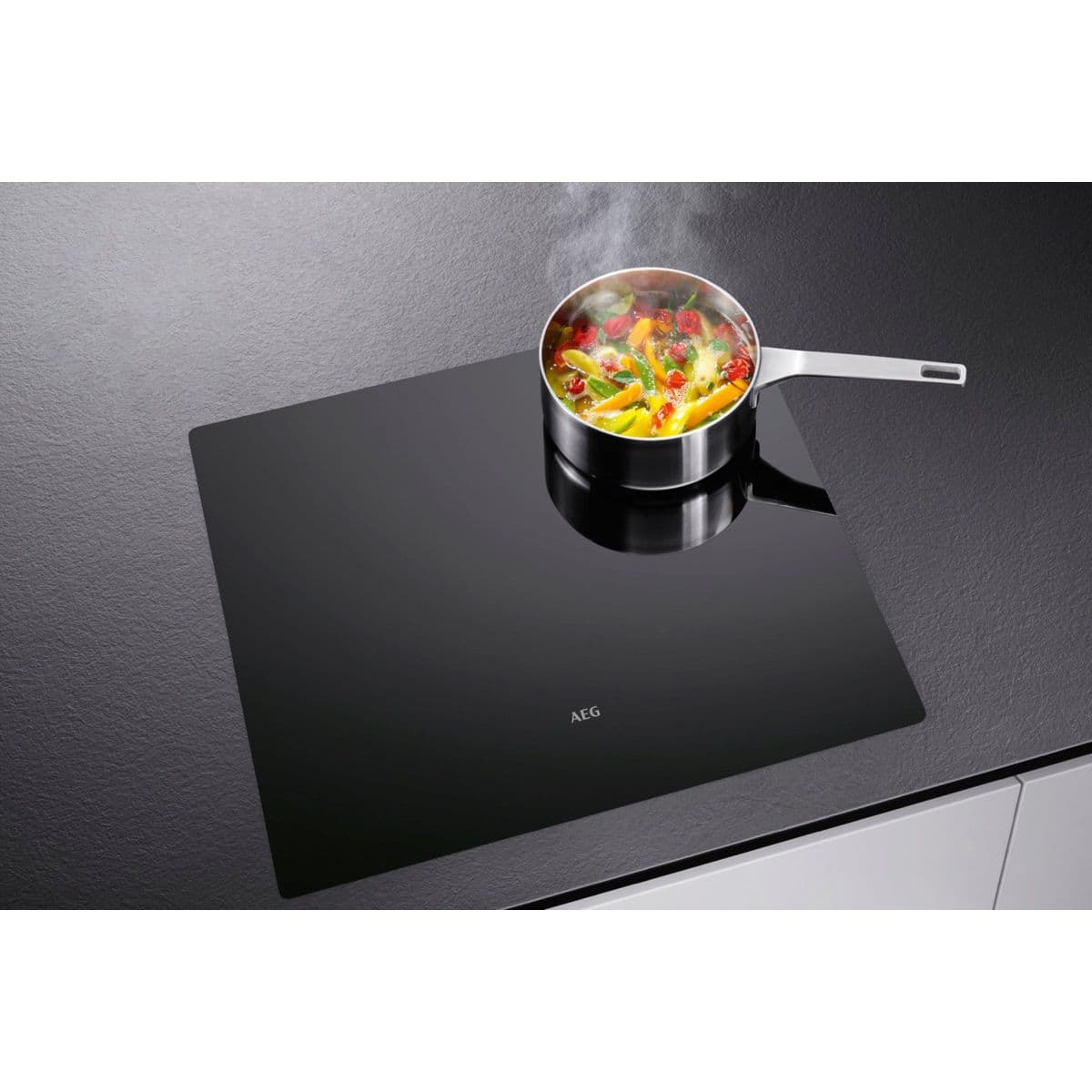 כיריים אינדוקציה AEG NIK85M00FB - רוחב 78 ס"מ עם MaxiSense Plus ו-Hob2Hood | יבואן רשמי משלוח מהיר