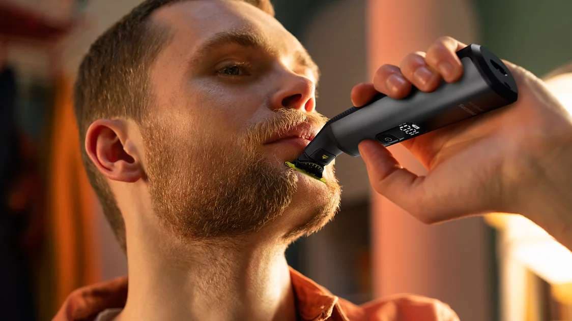 מכונת גילוח ועיצוב Philips OneBlade Pro 360 QP6552/15 לפנים ולגוף - יבואן רשמי