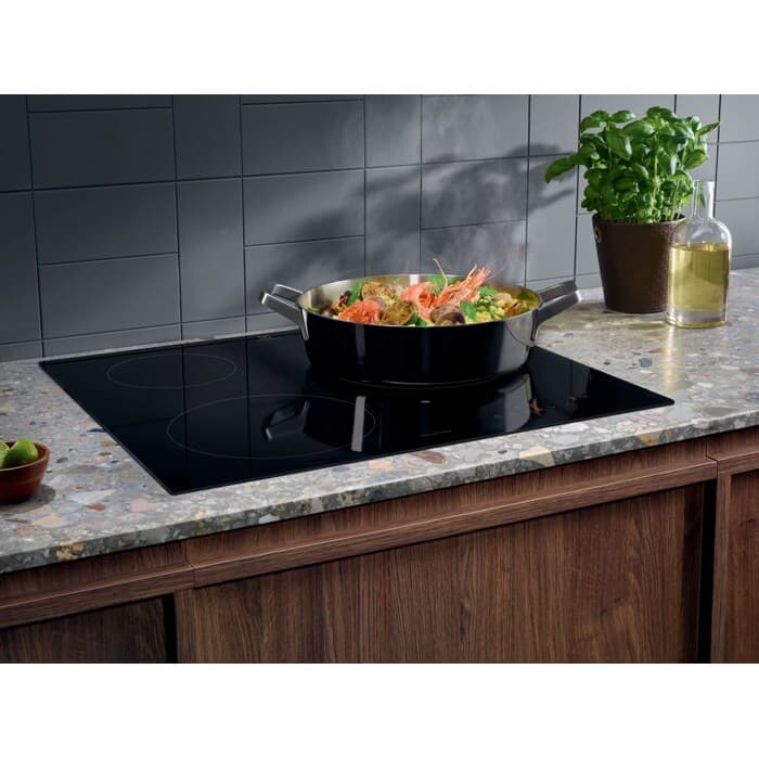 כיריים אינדוקציה 60 ס״מ Electrolux LIB60320CL בגימור שחור מט | 3 אזורי בישול