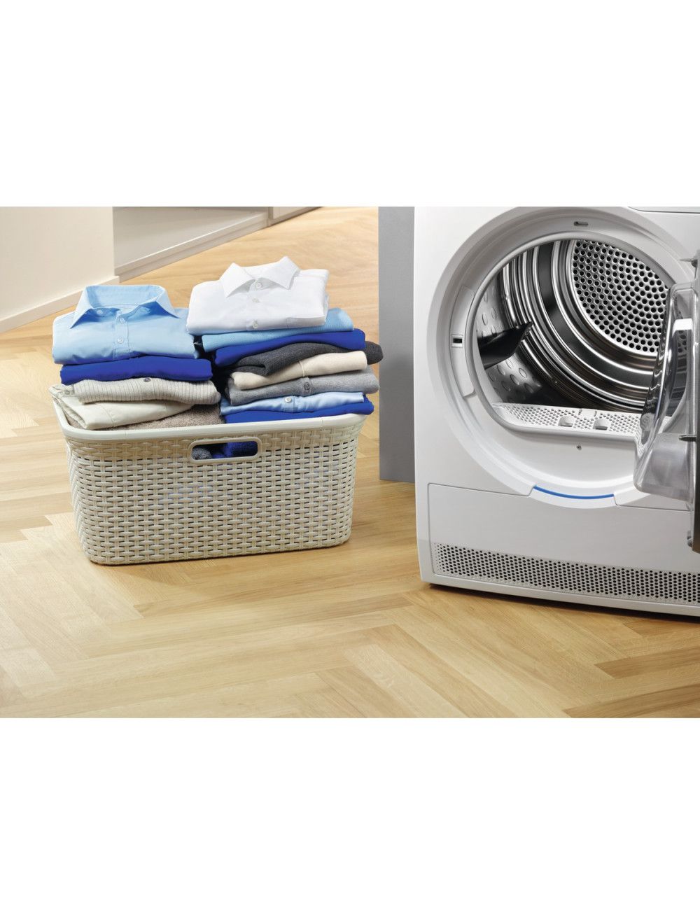 ����� ����� Electrolux �8 ��"� ��� EW6C4824CB 