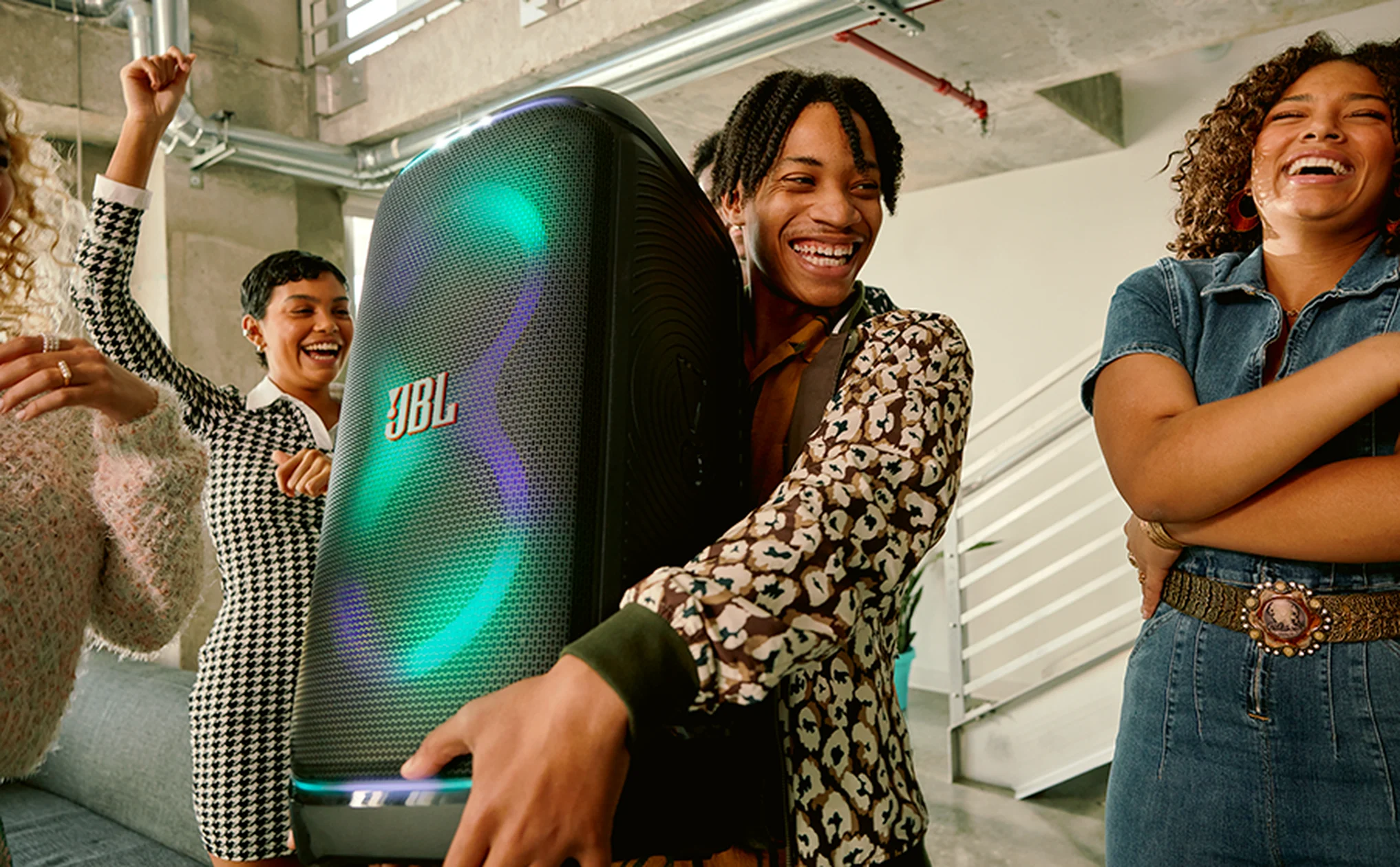 ������� JBL PartyBox Stage 320 �240W �� ����� ��18 ���� ����� ��� ���� | ����� ����-����� ����