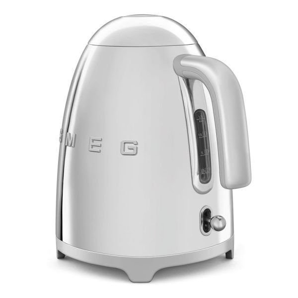 SMEG KLF03SSEU נירוסטה - תקריב עיצוב וגימור קומקום SMEG KLF03SSEU נירוסטה תקריב עיצוב