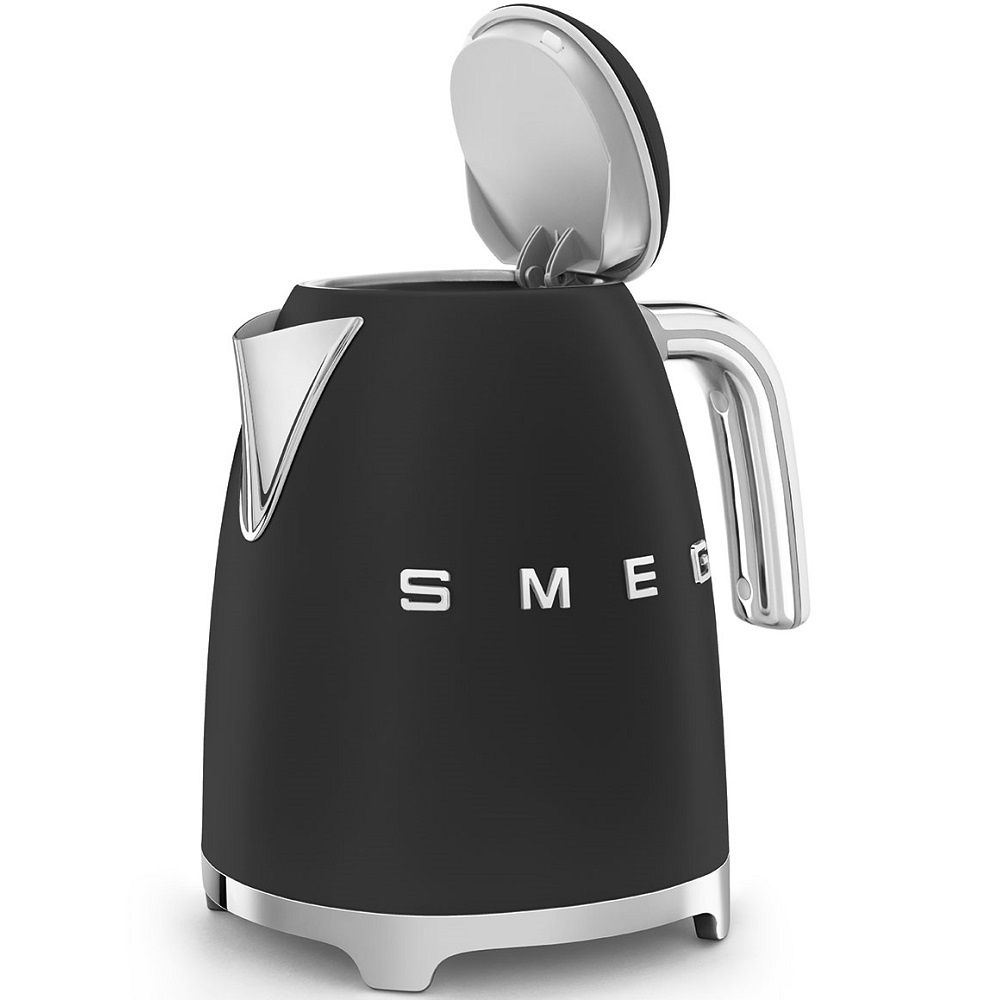 SMEG KLF03BLMEU שחור מט - תקריב עיצוב וגימור קומקום SMEG KLF03BLMEU שחור מט תקריב עיצוב