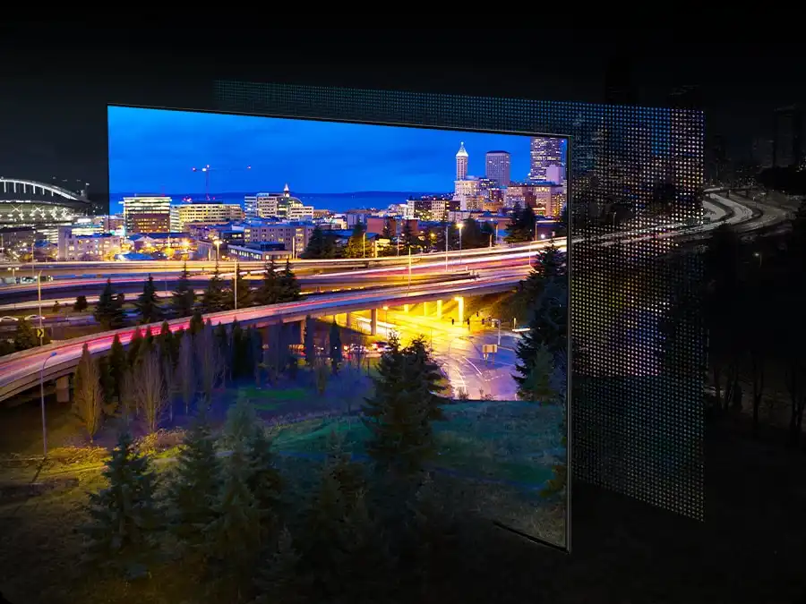 משחק על טלוויזיה Samsung OLED S85F עם תנועה חלקה