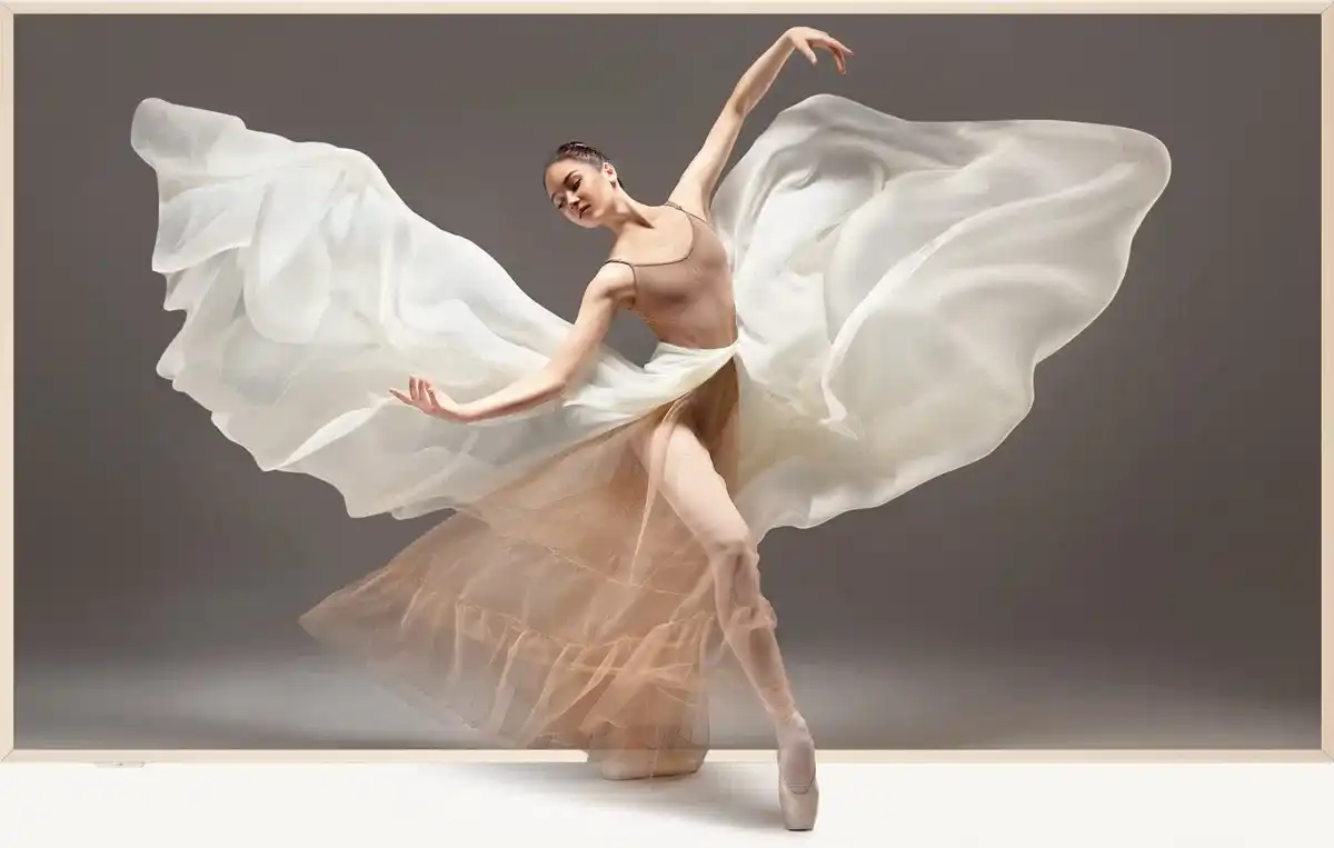 TCL 75A300 Pro NXTVISION בעיצוב דק ואלגנטי, מסגרת יוקרתית שחורה