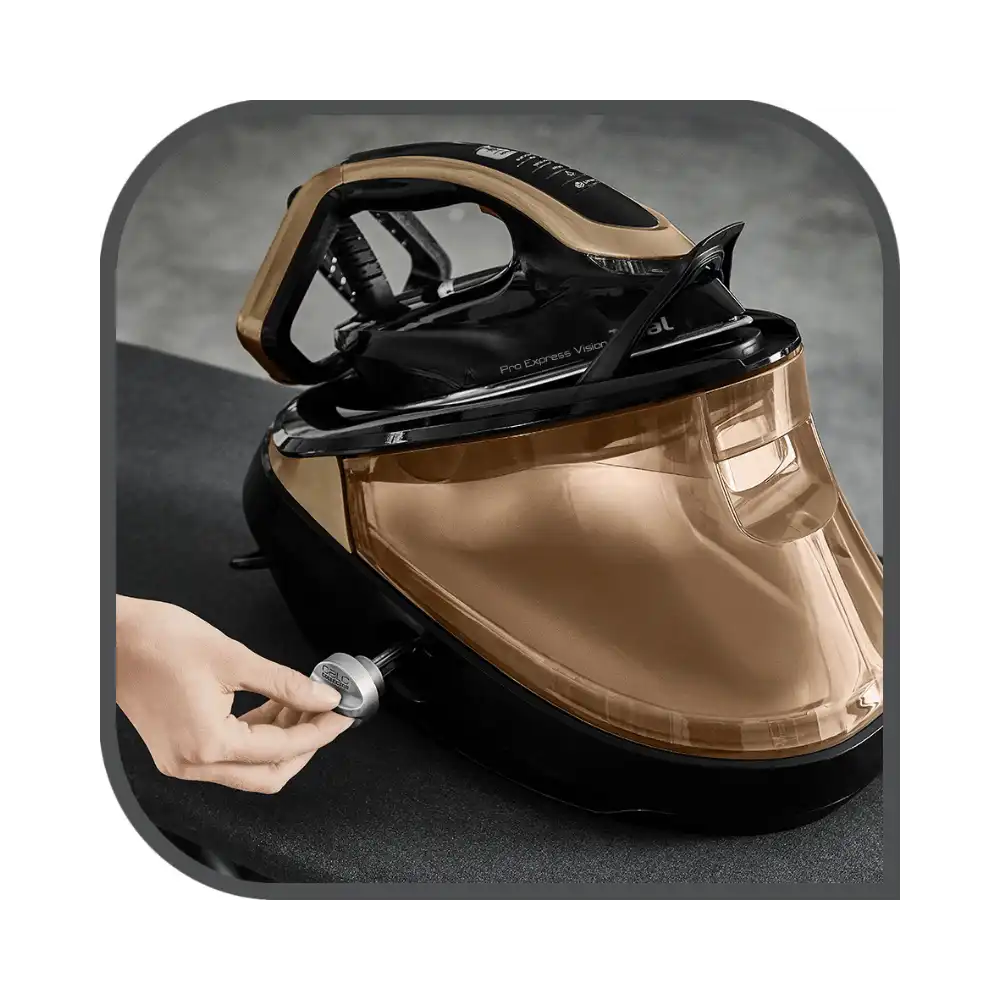 מבט חזיתי על מגהץ קיטור Tefal GV9820E0 תוצרת צרפת מבט חזיתי על מגהץ קיטור Tefal GV9820E0