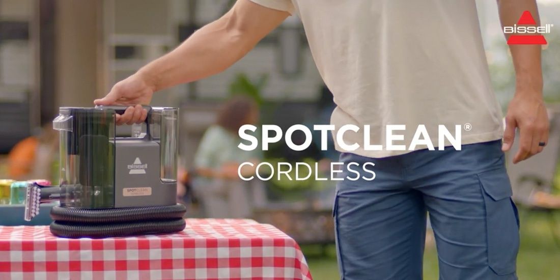 תכולת הערכה המלאה של מכונת הניקוי Bissell SpotClean Cordless 3681N כולל אביזרים וחומרי ניקוי