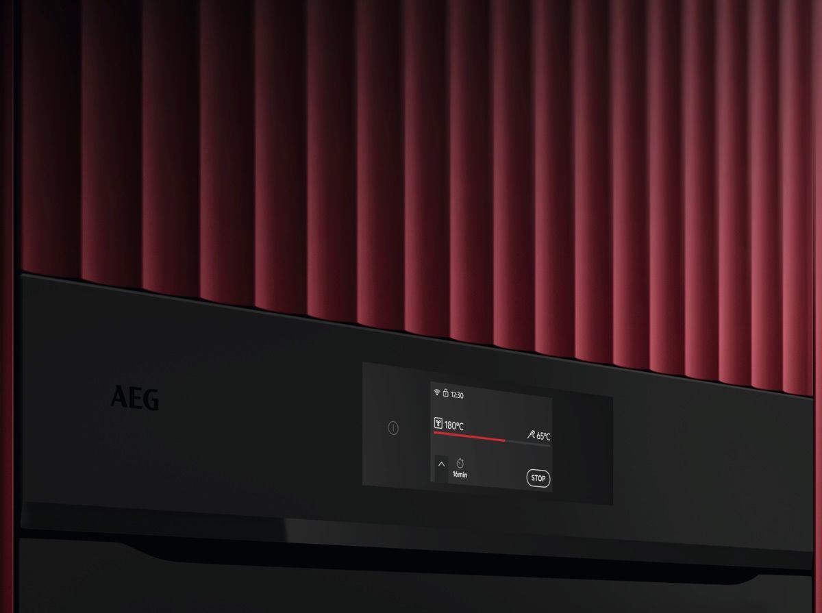 תנור בנוי פירוליטי שחור מט AEG ABE75722T מסדרת 7000 עם AirFry