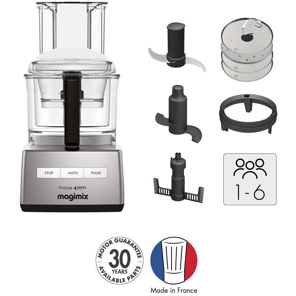 מעבד מזון Magimix CS4200JCMXL Premium במבט חזיתי קרוב, המדגיש את כפתורי התפעול