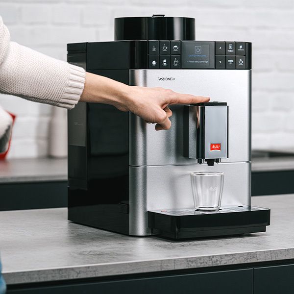 תקריב מסך ותפעול בלחיצה אחת במכונת Melitta Caffeo Passione