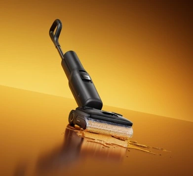 Roborock F25 Ultra ניקוי עצמי לרולר בתחנת העגינה