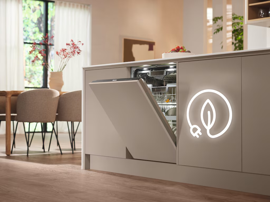 מדיח Miele G5150 SCVi משולב במטבח מודרני עם עיצוב אינטגרלי מלא
