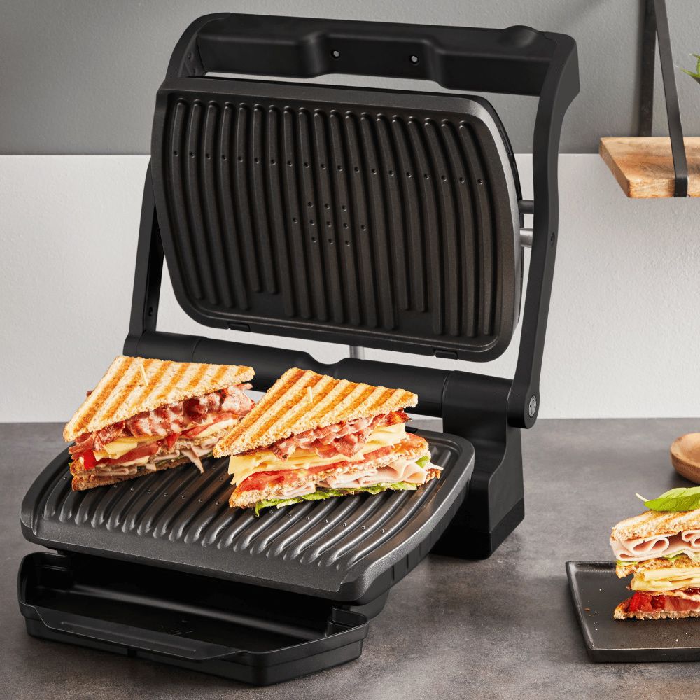 טוסטר גריל לחיצה Tefal OptiGrill GC7178G1 בתצוגה המדגישה את הפלטות והמבנה
