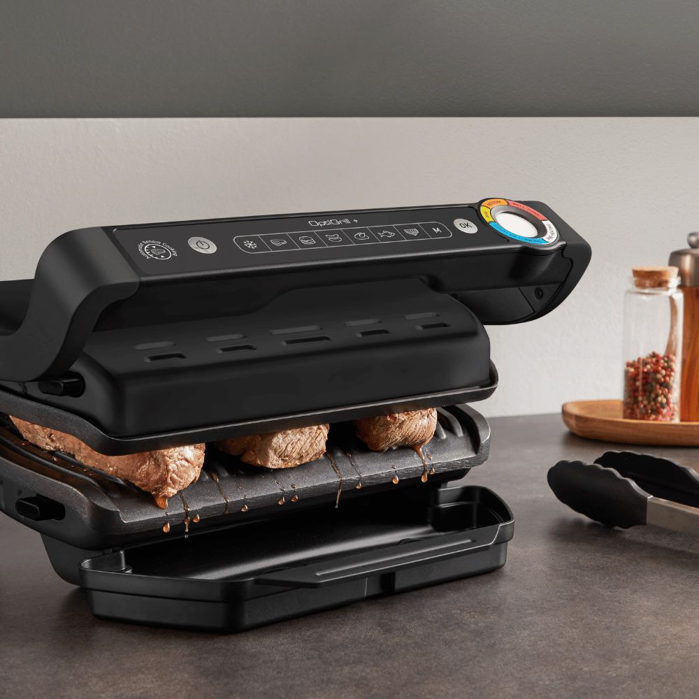 טוסטר גריל לחיצה חכם Tefal OptiGrill GC7178G1 במראה קדמי על משטח עבודה