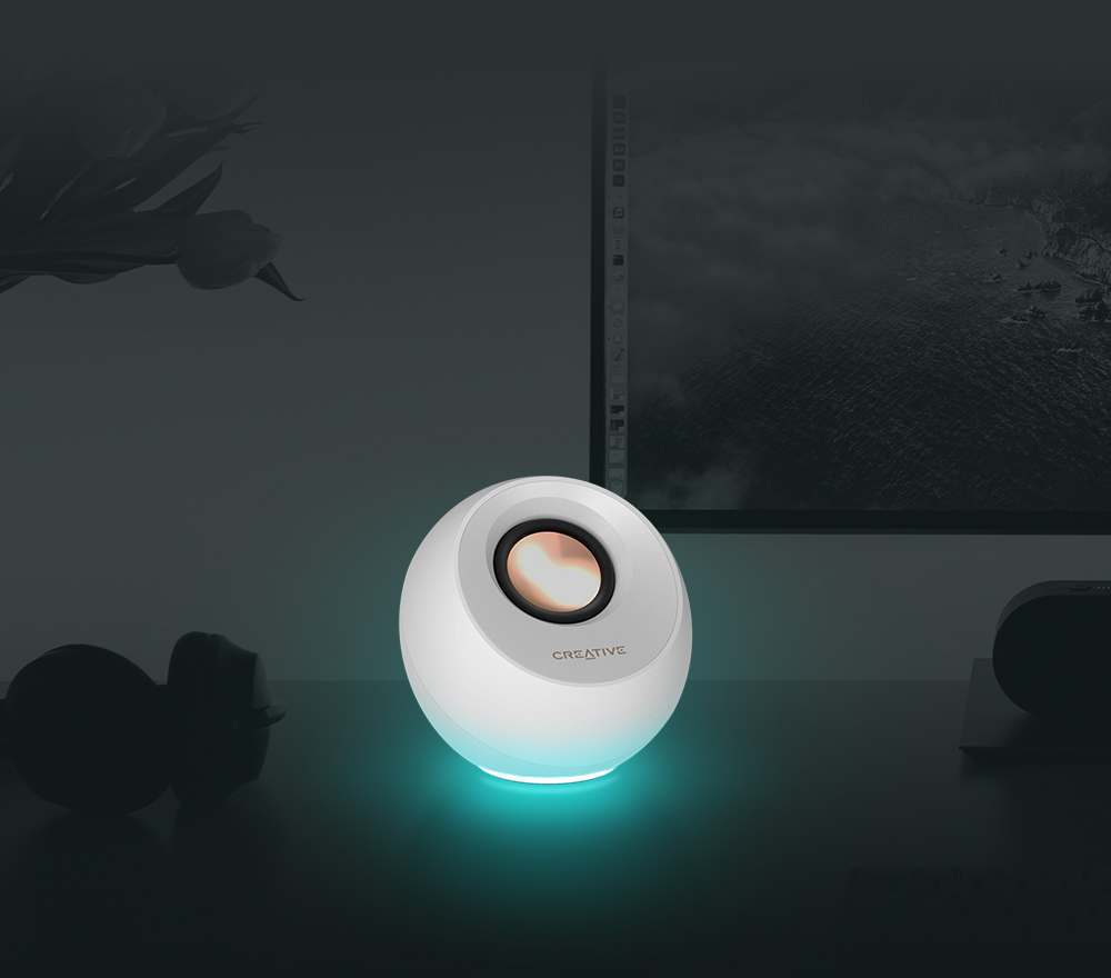 מבט אחורי וחיבורים ברמקולים Creative Pebble Pro White