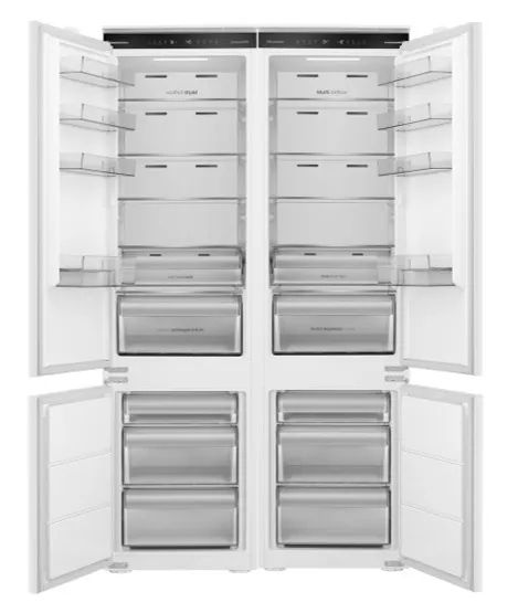 שני מקררי Hisense RB3B280NEWE1 אינטגרליים מחוברים יחד במטבח