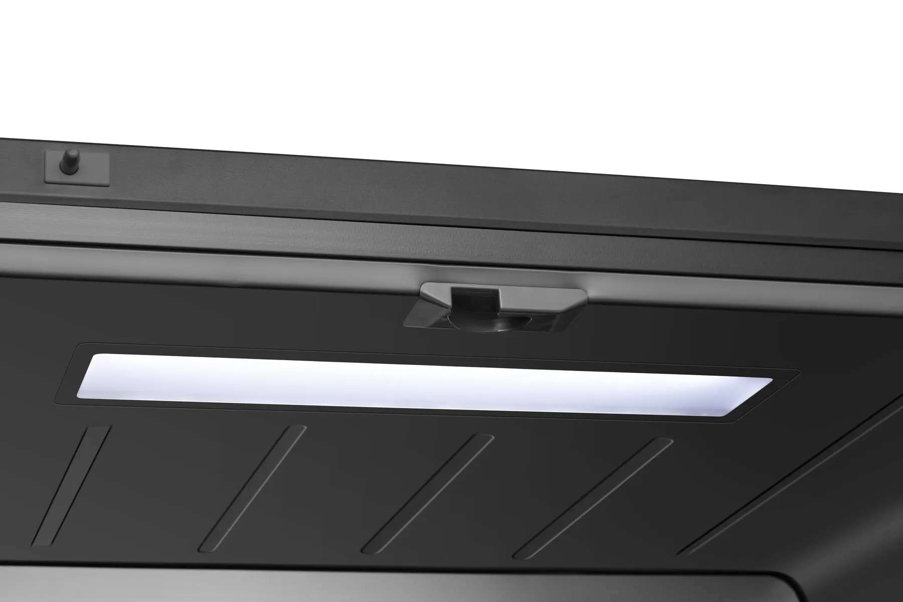 תאורת LED פנימית מאירה את כל תא הקירור