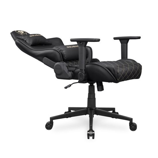 מבט צד על כיסא COUGAR Armor One V2 המציג את זווית ההטיה והעיצוב הארגונומי